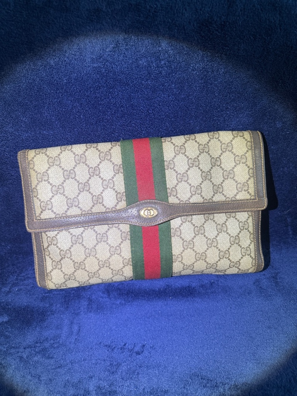 Authentic GUCCI Beige GG Supreme Clutch with Green and Red Web Stripe